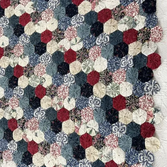 Vintage Handmade Amish Yo Yo Quilt Throw Table Decor Cottagecore 52x62